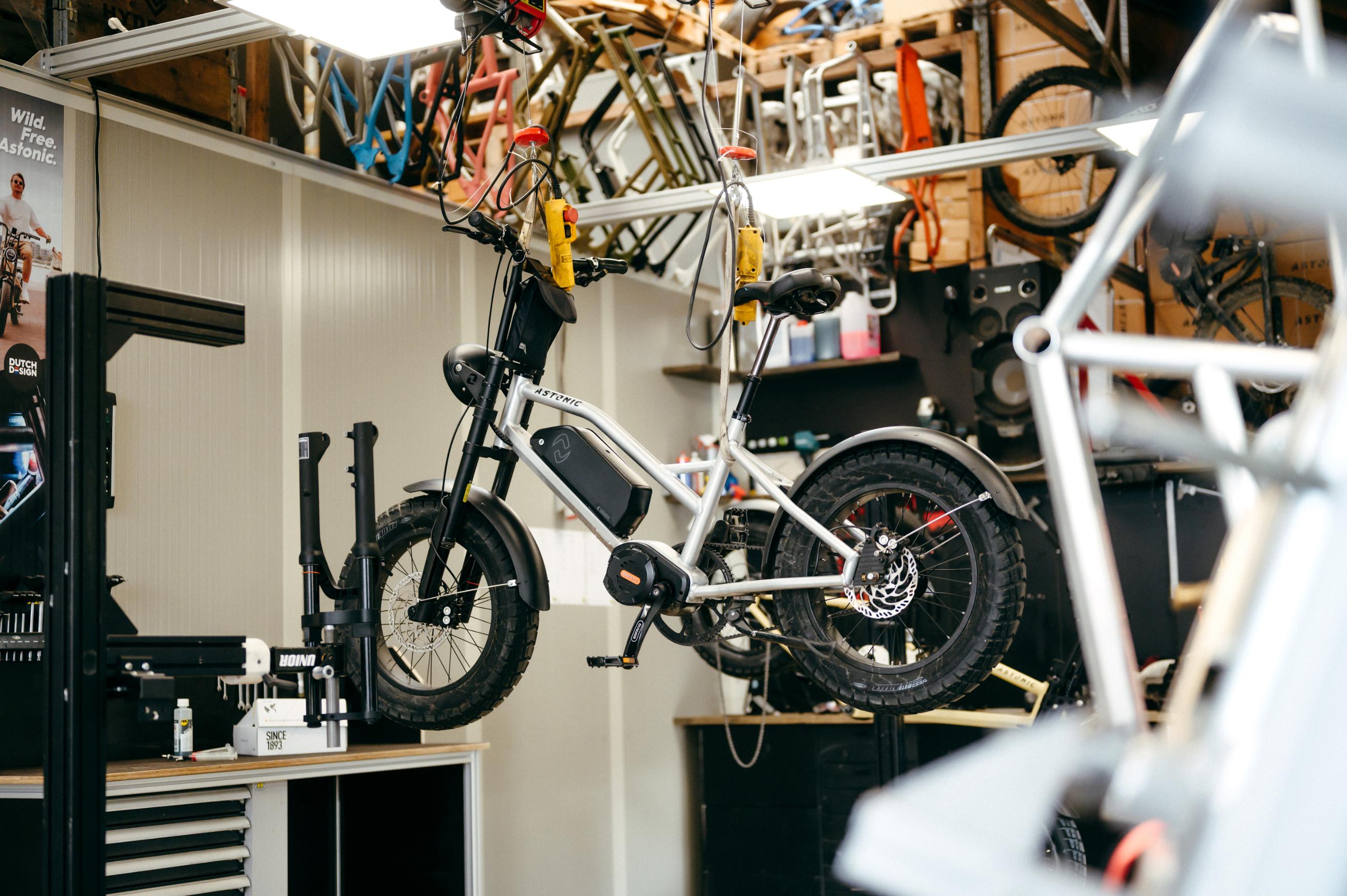 Astonic maatwerk fiets in unieke kleur en stijl, perfect afgestemd op de wensen van de fietser.